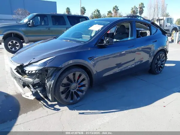 7SAYGDEFXPF744612 2023 TESLA MODEL Y - Image 2