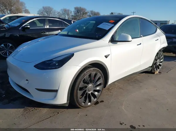 7SAYGDEFXPF757909 2023 TESLA MODEL Y - Image 2