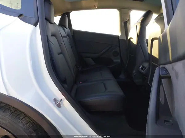 7SAYGDEFXPF757909 2023 TESLA MODEL Y - Image 8