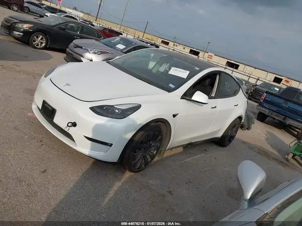 7SAYGDEFXPF758302 2023 TESLA MODEL Y - Image 2