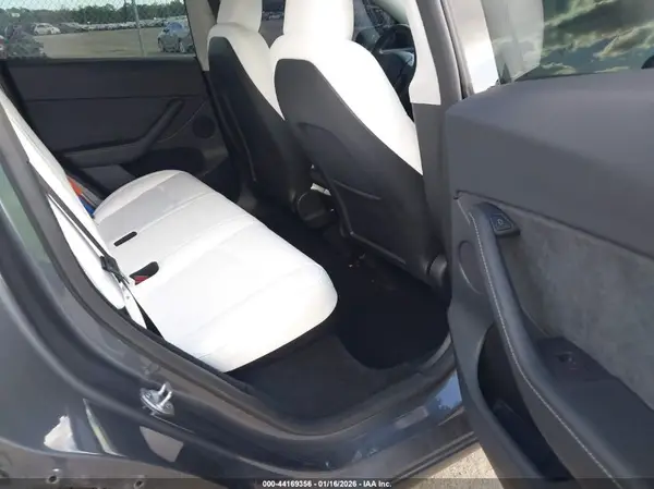 7SAYGDEFXPF760504 2023 TESLA MODEL Y - Image 8