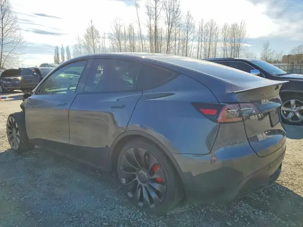 7SAYGDEFXPF765864 2023 TESLA MODEL Y - Image 2