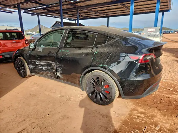 7SAYGDEFXPF776976 2023 TESLA MODEL Y - Image 2