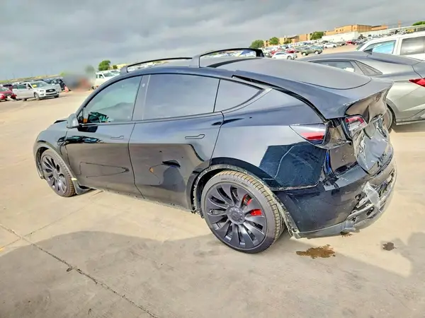 7SAYGDEFXPF778680 2023 TESLA MODEL Y - Image 2