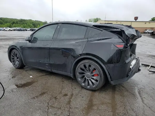 7SAYGDEFXPF779070 2023 TESLA MODEL Y - Image 2