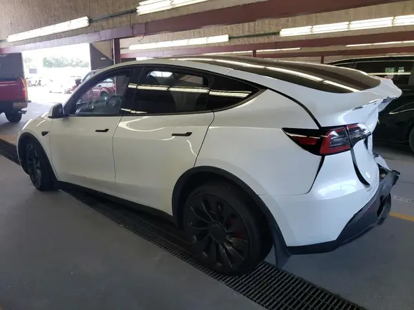 7SAYGDEFXPF788349 2023 TESLA MODEL Y - Image 2