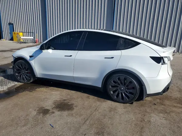 7SAYGDEFXPF803206 2023 TESLA MODEL Y - Image 2