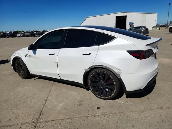 7SAYGDEFXPF806154 2023 TESLA MODEL Y - Image 2