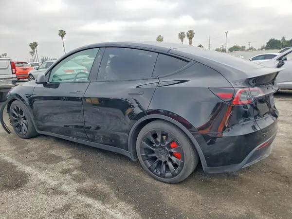 7SAYGDEFXPF810897 2023 TESLA MODEL Y - Image 2