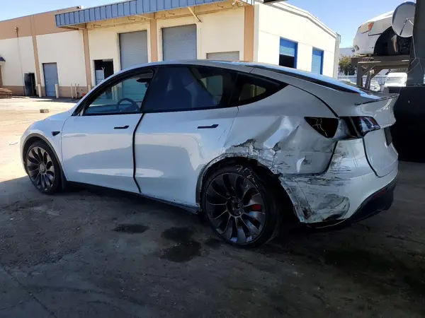 7SAYGDEFXPF822984 2023 TESLA MODEL Y - Image 2