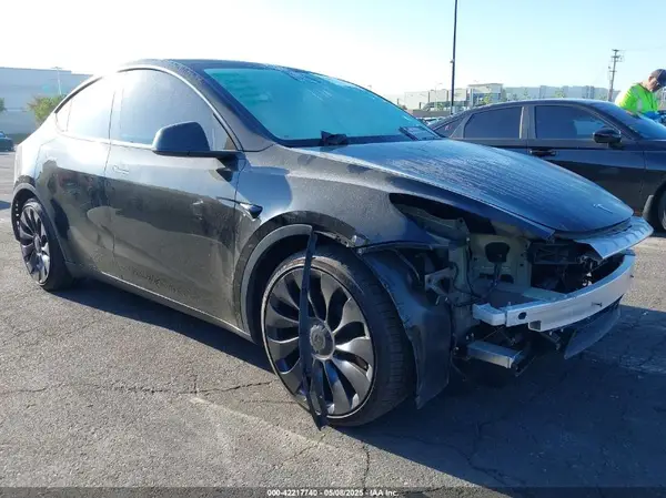 7SAYGDEFXPF834181 2023 TESLA MODEL Y - Image 1