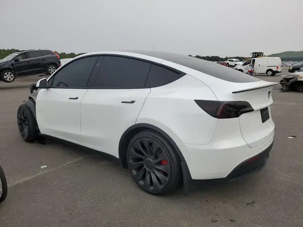 7SAYGDEFXPF835962 2023 TESLA MODEL Y - Image 2