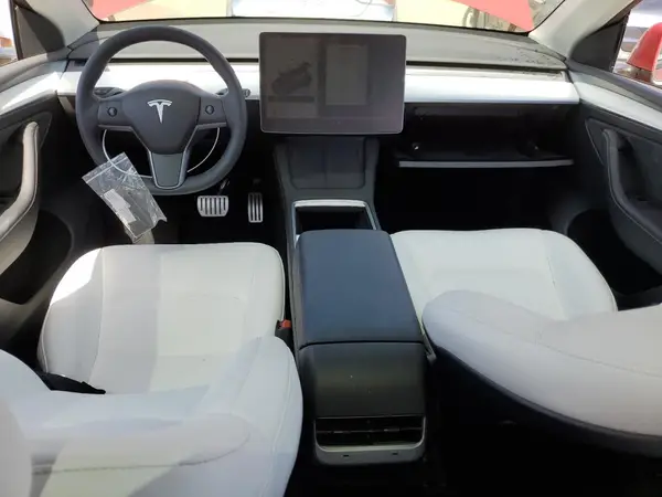 7SAYGDEFXPF867066 2023 TESLA MODEL Y - Image 8