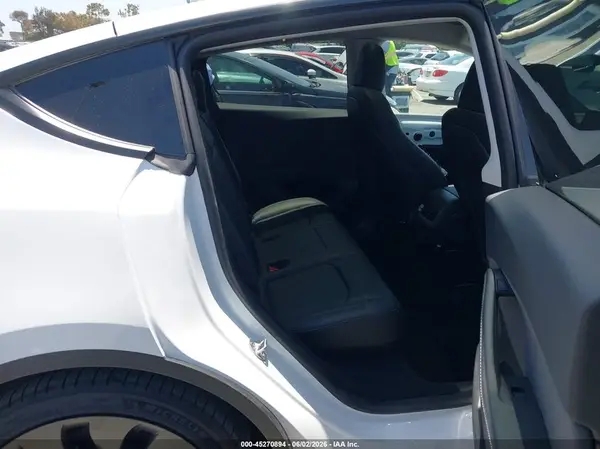7SAYGDEFXPF889701 2023 TESLA MODEL Y - Image 8