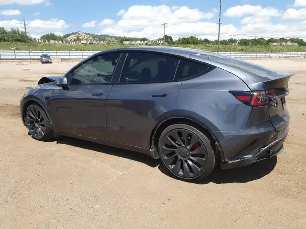 7SAYGDEFXPF899273 2023 TESLA MODEL Y - Image 2