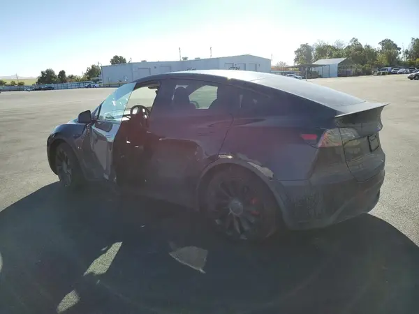 7SAYGDEFXPF911731 2023 TESLA MODEL Y - Image 2