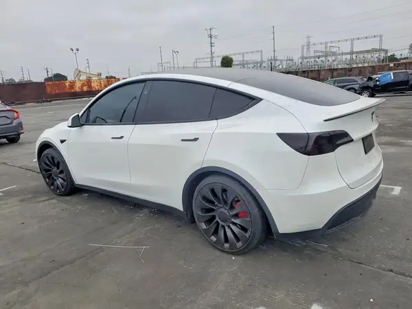 7SAYGDEFXPF917545 2023 TESLA MODEL Y - Image 2