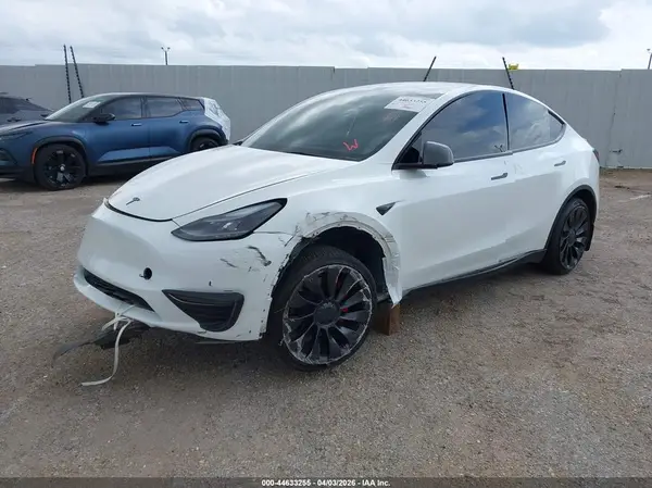 7SAYGDEFXPF918663 2023 TESLA MODEL Y - Image 2