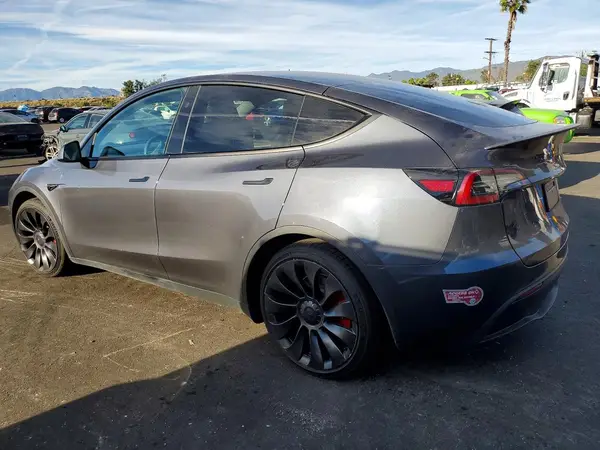 7SAYGDEFXPF920297 2023 TESLA MODEL Y - Image 2