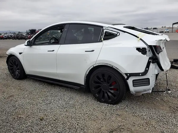 7SAYGDEFXPF926939 2023 TESLA MODEL Y - Image 2