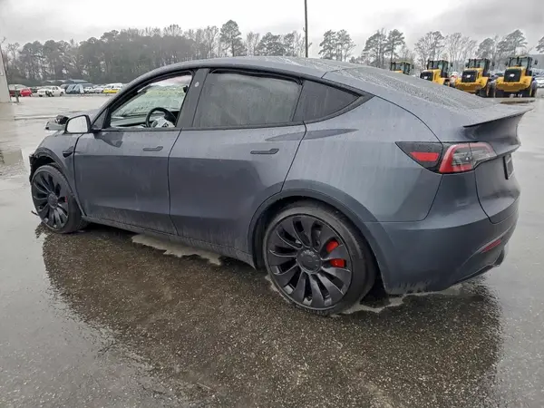 7SAYGDEFXPF938976 2023 TESLA MODEL Y - Image 2