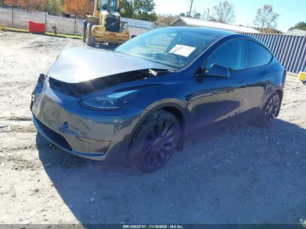 7SAYGDEFXPF942896 2023 TESLA MODEL Y - Image 2