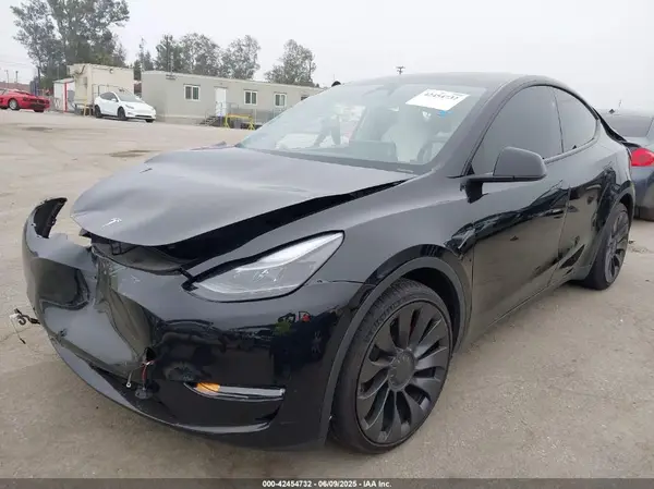7SAYGDEFXPF945412 2023 TESLA MODEL Y - Image 2