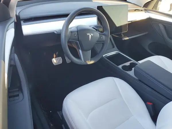 7SAYGDEFXPF948438 2023 TESLA MODEL Y - Image 8