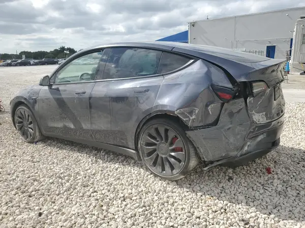 7SAYGDEFXPF967443 2023 TESLA MODEL Y - Image 2