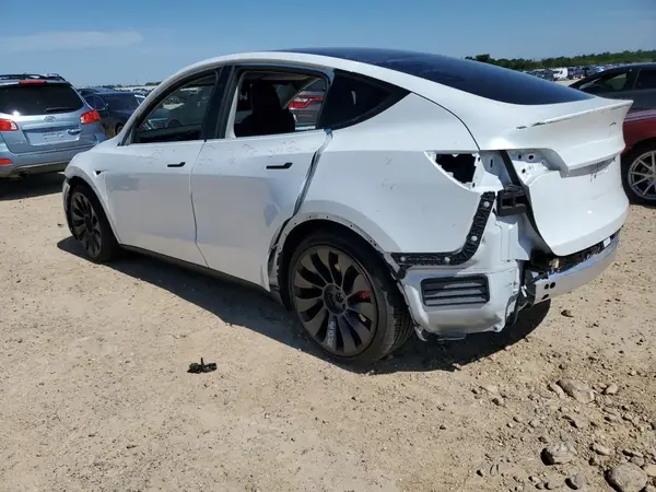 7SAYGDEFXRA265266 2024 TESLA MODEL Y - Image 2