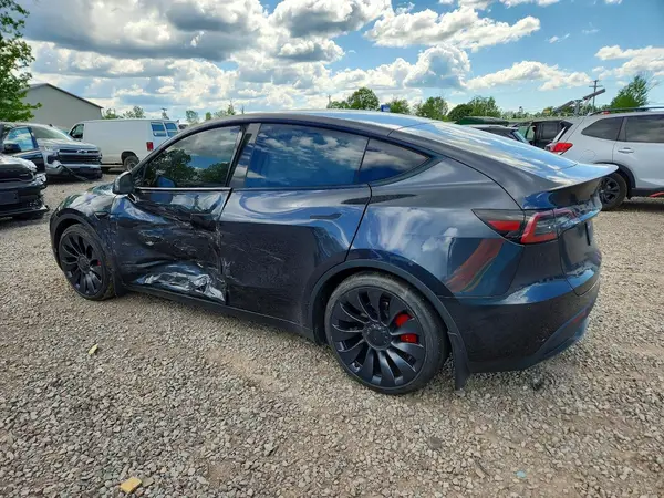7SAYGDEFXRA282987 2024 TESLA MODEL Y - Image 2