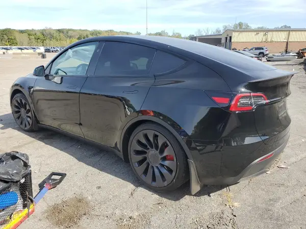7SAYGDEFXRA303451 2024 TESLA MODEL Y - Image 2