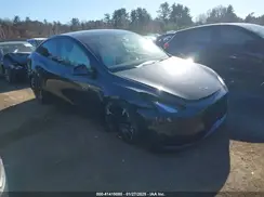 7SAYGDEFXRA304860 2024 TESLA MODEL Y