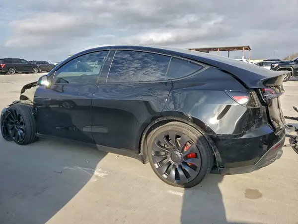 7SAYGDEFXRA322355 2024 TESLA MODEL Y - Image 2