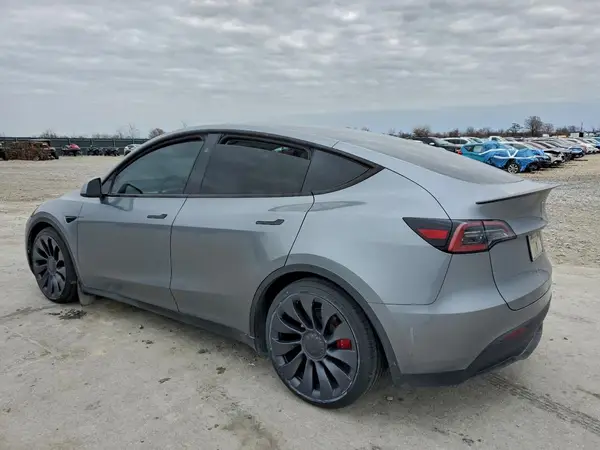 7SAYGDEFXRA324106 2024 TESLA MODEL Y - Image 2