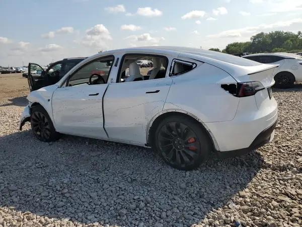 7SAYGDEFXRA332187 2024 TESLA MODEL Y - Image 2