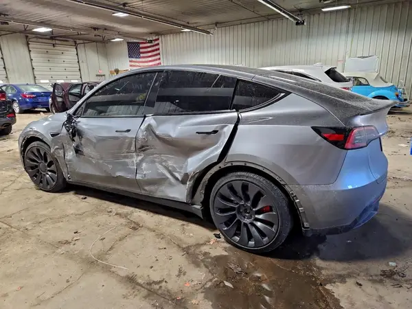 7SAYGDEFXRA333498 2024 TESLA MODEL Y - Image 2