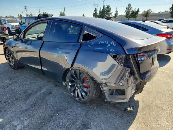 7SAYGDEFXRF020194 2024 TESLA MODEL Y - Image 2