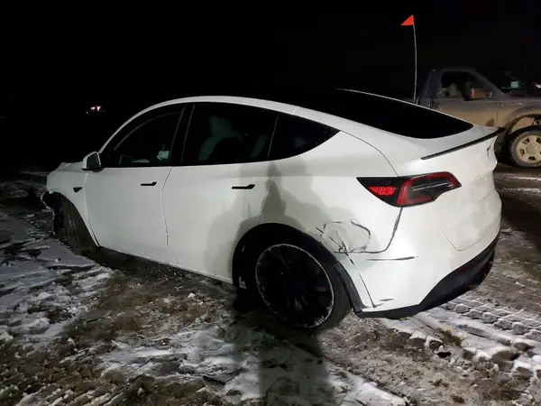 7SAYGDEFXRF022088 2024 TESLA MODEL Y - Image 2