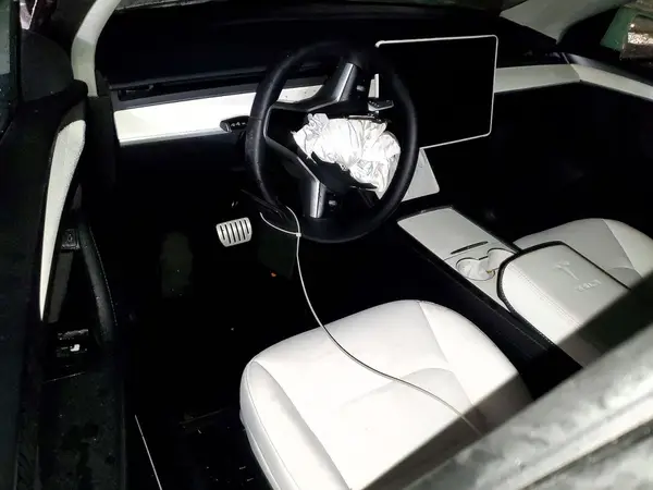 7SAYGDEFXRF022088 2024 TESLA MODEL Y - Image 8