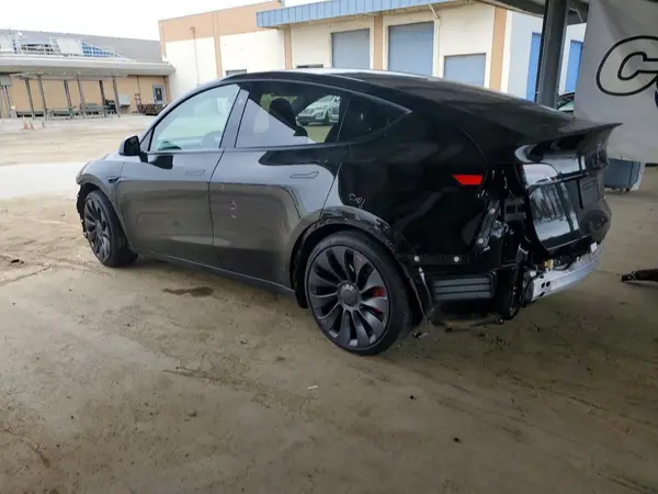 7SAYGDEFXRF022544 2024 TESLA MODEL Y - Image 2