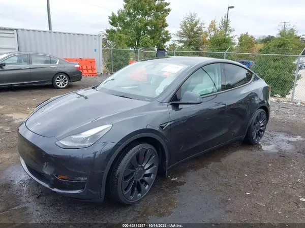 7SAYGDEFXRF022852 2024 TESLA MODEL Y - Image 2