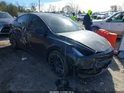 7SAYGDEFXRF024049 2024 TESLA MODEL Y