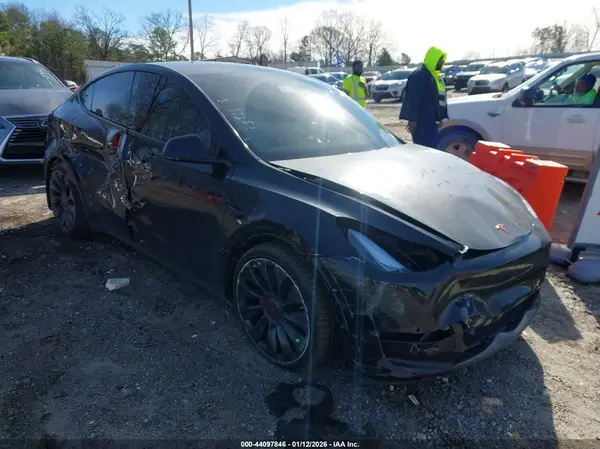 7SAYGDEFXRF024049 2024 TESLA MODEL Y - Image 1