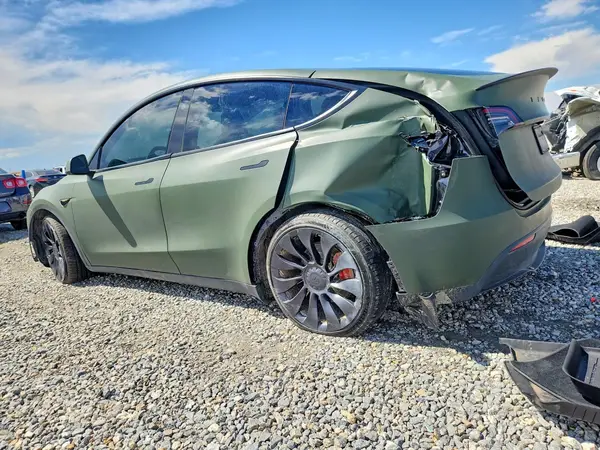 7SAYGDEFXRF024097 2024 TESLA MODEL Y - Image 2