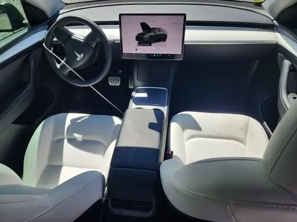 7SAYGDEFXRF024097 2024 TESLA MODEL Y - Image 8
