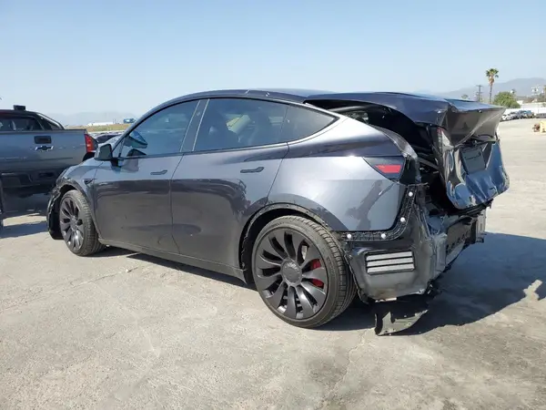 7SAYGDEFXRF024486 2024 TESLA MODEL Y - Image 2