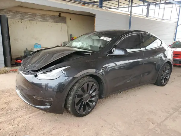 7SAYGDEFXRF045726 2024 TESLA MODEL Y - Image 1