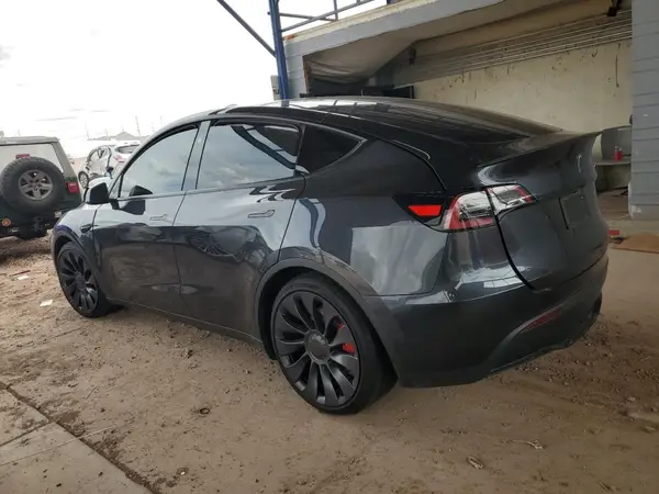 7SAYGDEFXRF045726 2024 TESLA MODEL Y - Image 2
