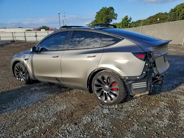 7SAYGDEFXRF048884 2024 TESLA MODEL Y - Image 2